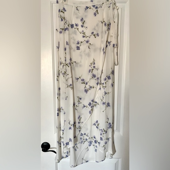 🆕 White Elsa Floral Maxi Wrap Skirt - Picture 4 of 7